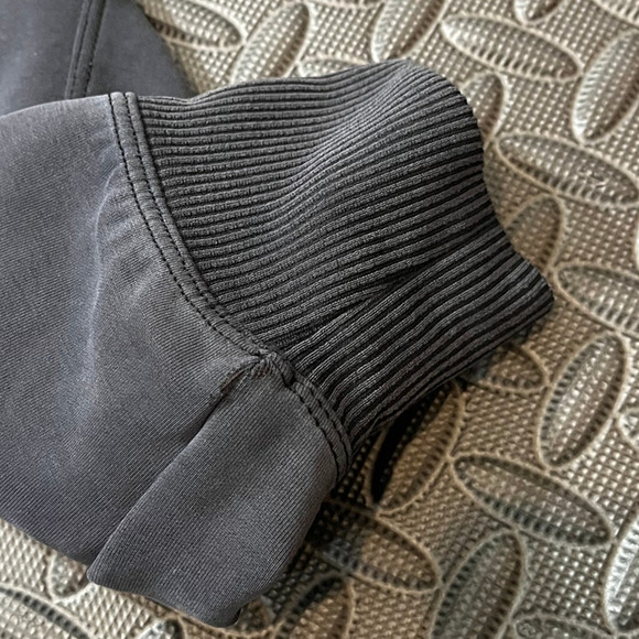 Lululemon Size 2 Softstreme Turtleneck Pullover Sweatshirt Activewear Womens - Picture 4 of 10